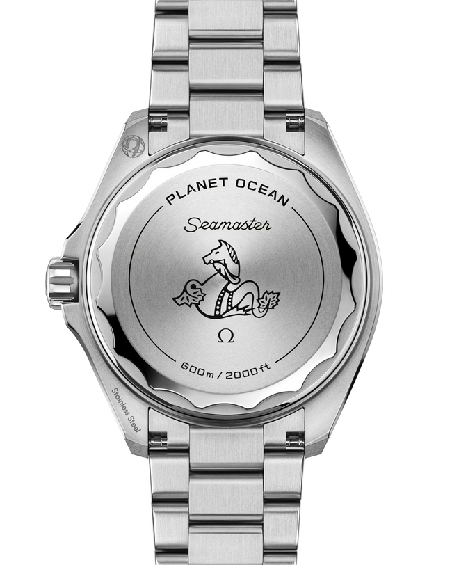 The back of the OMEGA Seamaster Planet Ocean 600M features an engraved seahorse, decorative waves, and text highlighting the model name and 600m/2000ft depth, along with the OMEGA logo on its sturdy stainless steel case and bracelet.