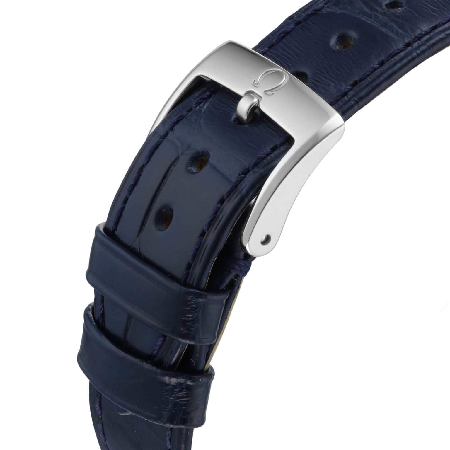 Close-up of the blue leather strap and silver OMEGA-logo buckle on the De Ville Trésor, crafted to complement the OMEGA Co-Axial Calibre 8926.