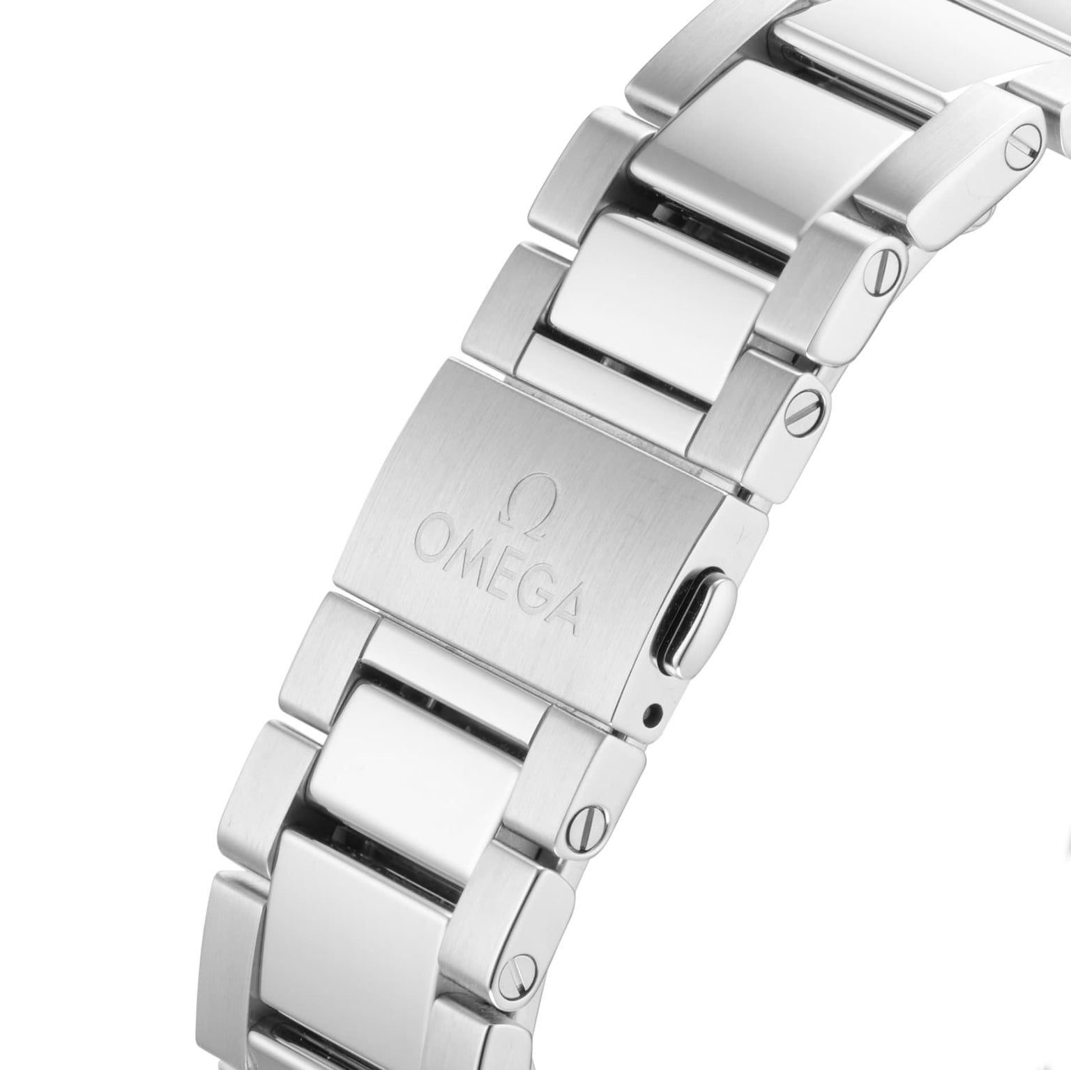 Close-up of a stainless steel OMEGA Seamaster Aqua Terra 150M bracelet, highlighting the clasp engraved with the OMEGA logo—a tribute to the brands maritime legacy and 150m water resistance.