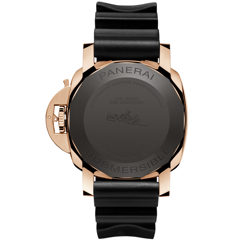 The Panerai Submersible Goldtech™ features a black case back with gold-toned edges, engraved text, and a black rubber strap. Powered by the P.900 calibre, it offers an automatic movement and a 3-day power reserve.
