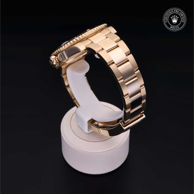 Rolex Certified Pre-owned Submariner M116618LN-0001 front on black background