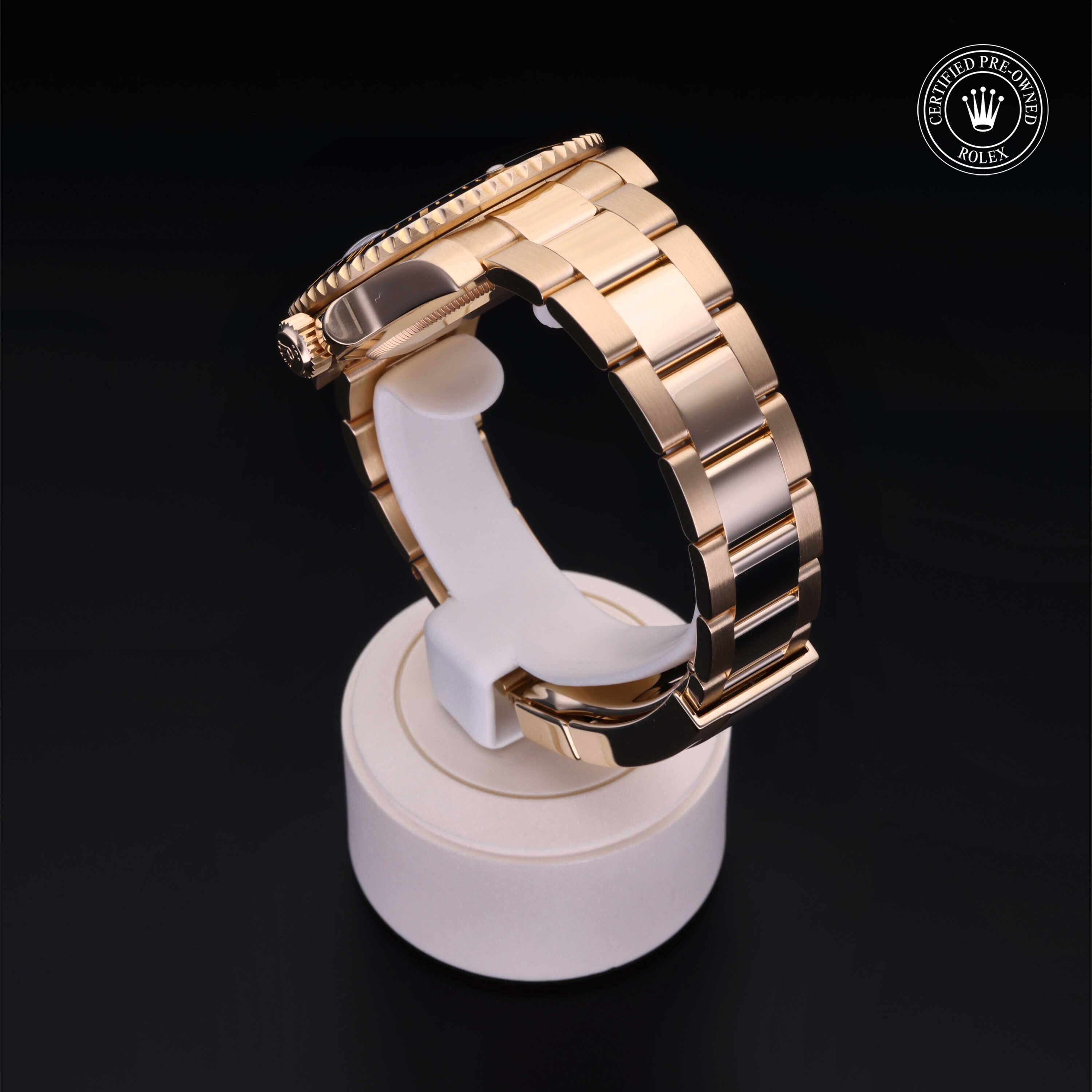 Rolex Certified Pre-owned Submariner M116618LN-0001 front on black background