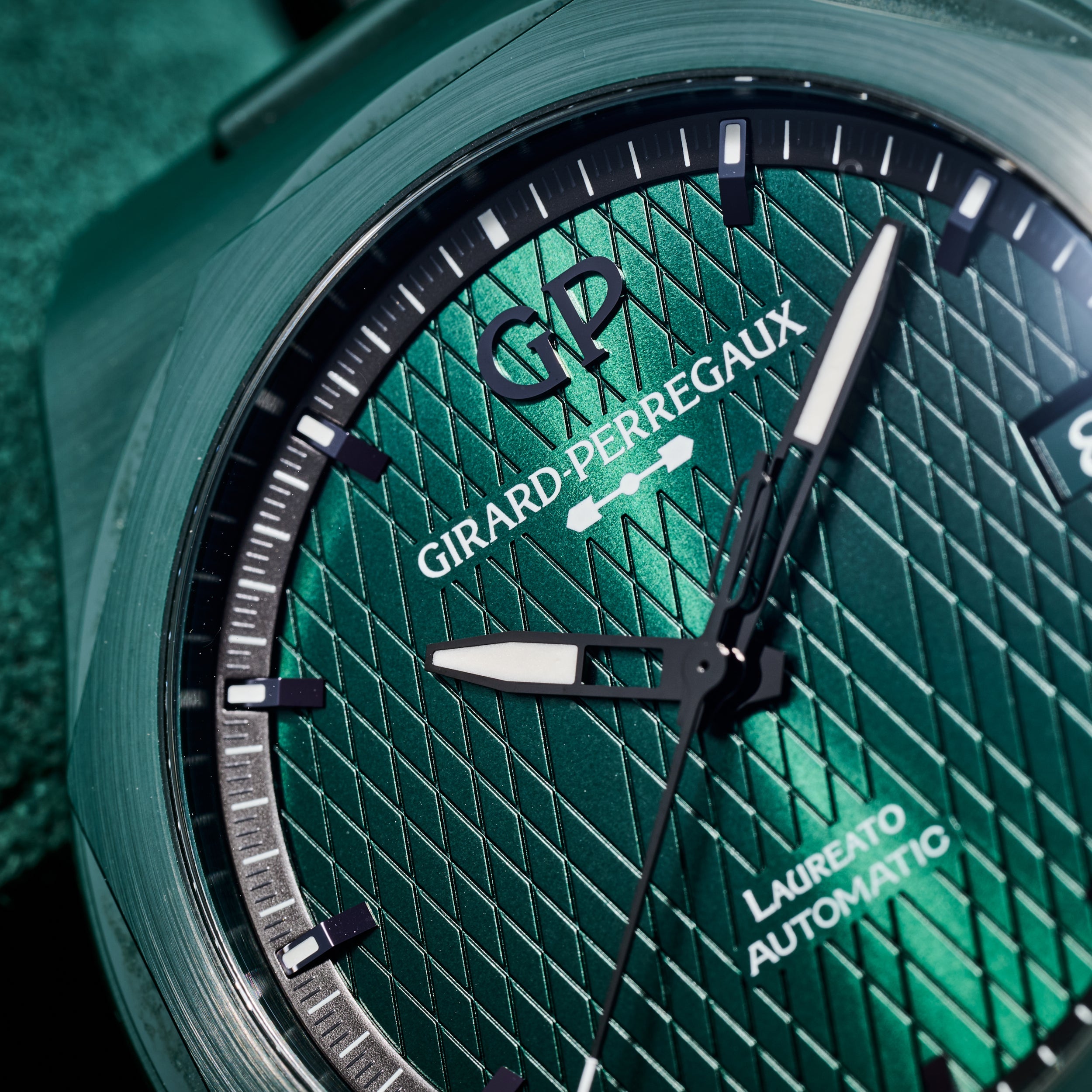 Girard-Perregaux Laureato 42mm 'Aston Martin' Edition