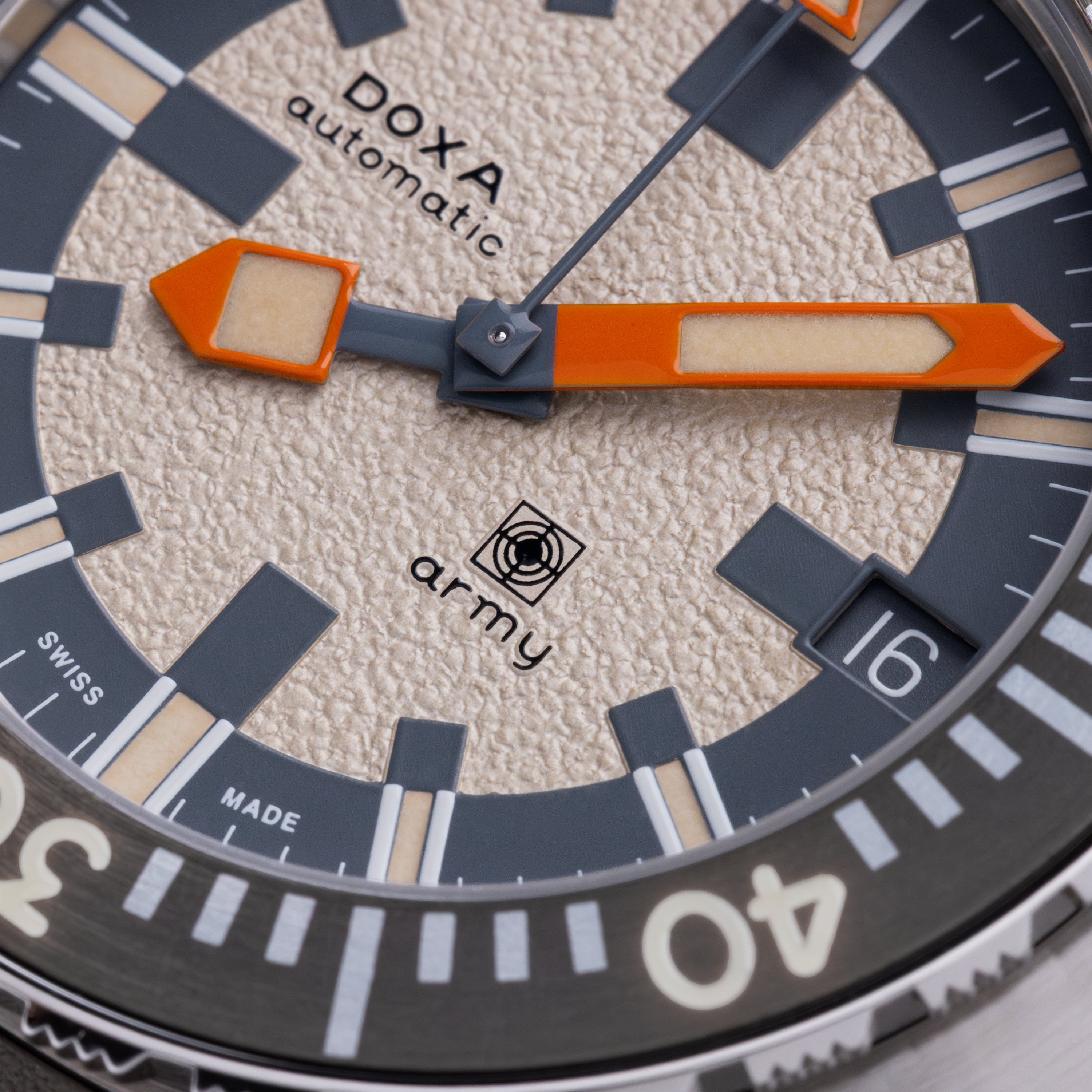 DOXA SUB Army 200T for Hodinkee Limited Edition | 39mm, Stainless Steel